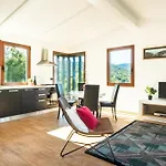 La 2 - Elegant And Cozy With Free Parking And A C Будинок відпочинку