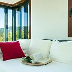 La 2 - Elegant And Cozy With Free Parking And A C Будинок відпочинку