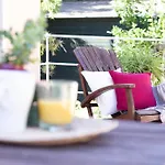 La 2 - Elegant And Cozy With Free Parking And A C Будинок відпочинку