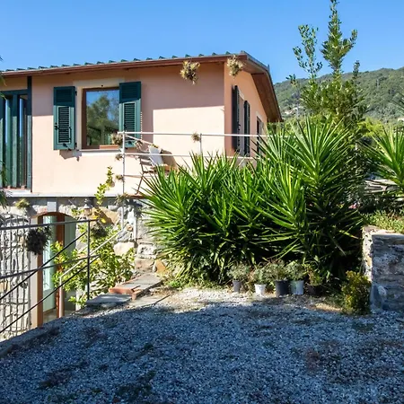 La 2 - Elegant And Cozy With Free Parking And A C Holiday home *