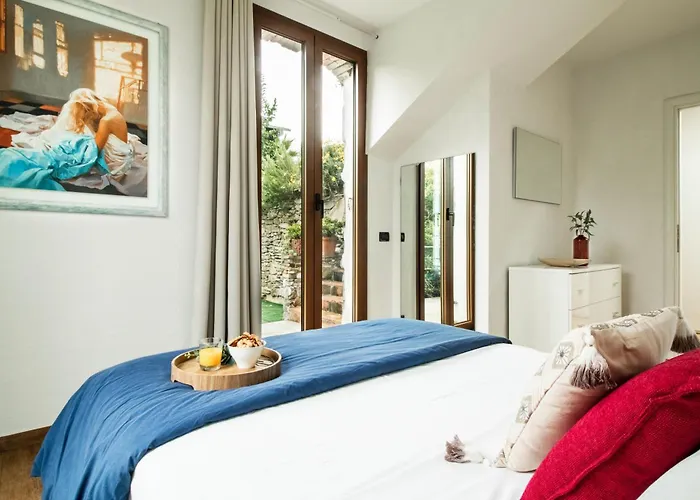 La 2 - Elegant And Cozy With Free Parking And A C Holiday home *